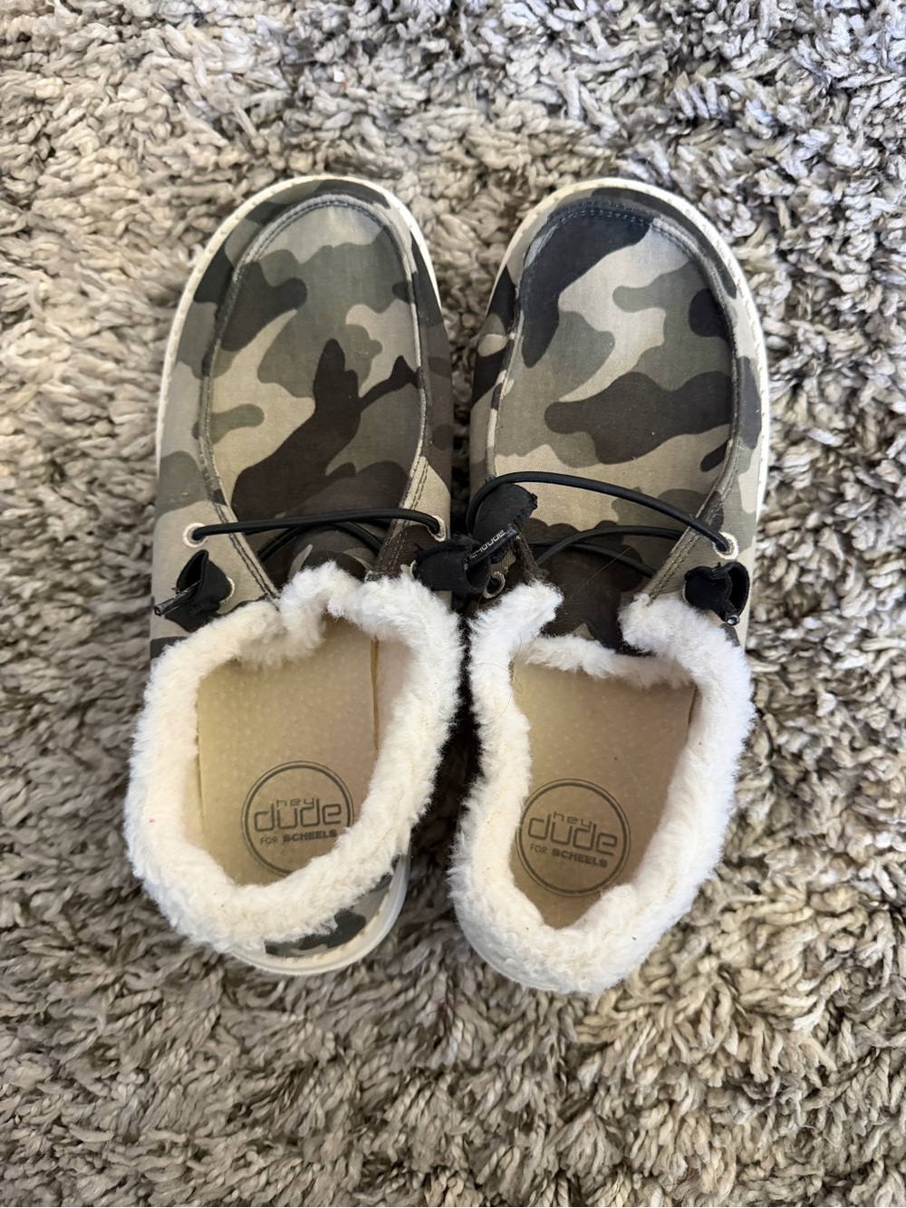 Hey Dude Women's Camouflage Slip-On Slippers with Faux Fur Trim - Gray/Black